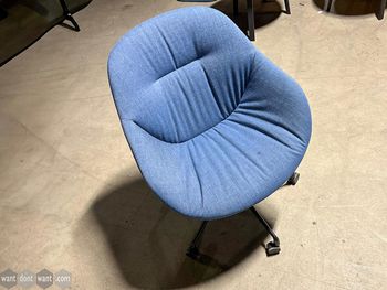 Used Hay 'AAC 153 Soft' meeting chair in Remix 3 836