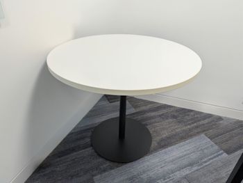 Used 900mm white circular table