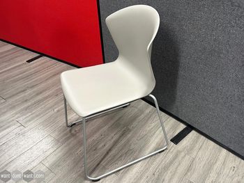 Used Actiu stacking meeting chair