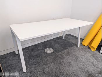 Used 1400/1600mm Herman Miller desks in white