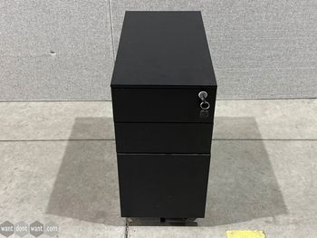 Used black pedestal