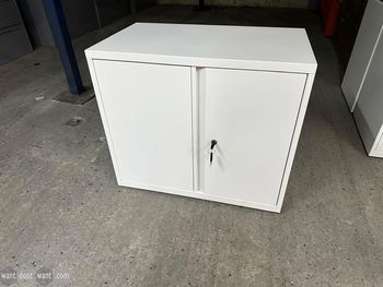 Used double door cupboard in white
