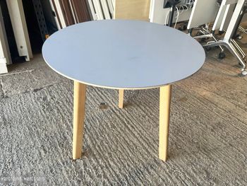 Used 800mm Hay white/oak circular table