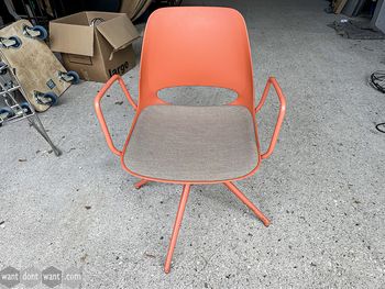 Used Boss Design Saint Swivel chair