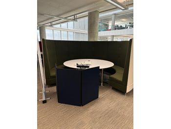 Used Davidson Highly large circular sofa in green