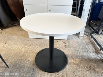 Used 800mm Mobili white round table 