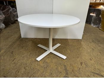 Used 1100mm white circular tables