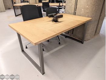 Used 1750mm Bespoke table with central power