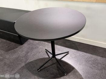 Used 700mm black round table