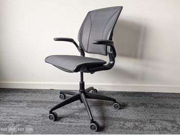 Used Humanscale diffrient world task chair 