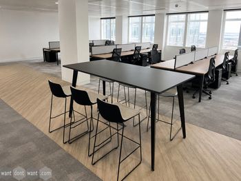 Used 2000mm Mobili high table 