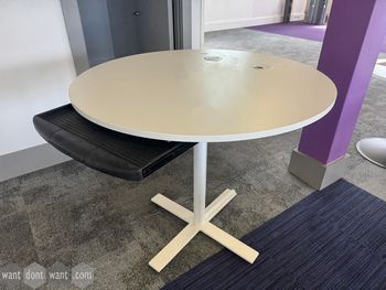 Used 1100mm Kinnarps height-adjustable circular white table