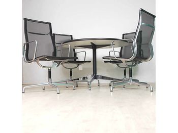 Further view of the ICF/Eames EA112 Aluminium Group mesh chairs