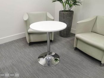 Used circular height-adjustable table