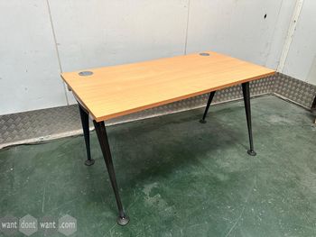 Used 1400mm Herman Miller 'Abak' single desks with wooden top