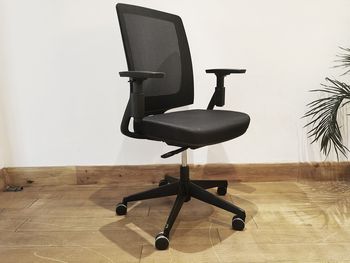 Used mesh-back 'Hon' task chairs