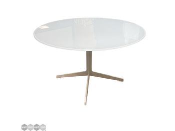 Used Fritz Hansen Round White Coffee Table in white with chrome legs