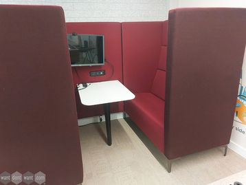 Used 4 person Frovi Huddle booth