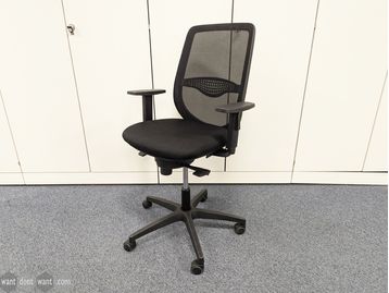 Used Quadrifoglio chair in black 