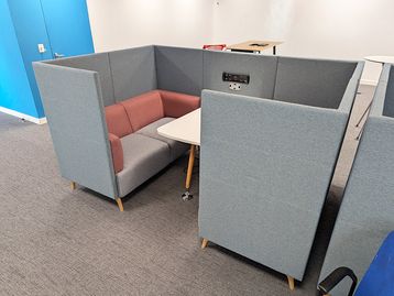 Used High Back Meeting Booths with Table