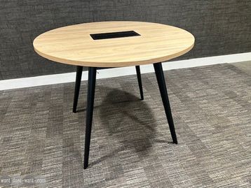 Used 1000mm Workstories Air round table