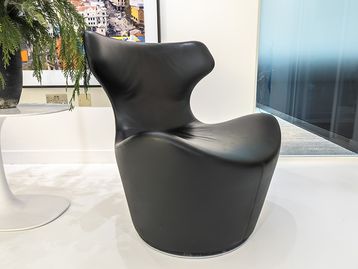 <b>*REDUCED* </b>Used B&B black reception chairs