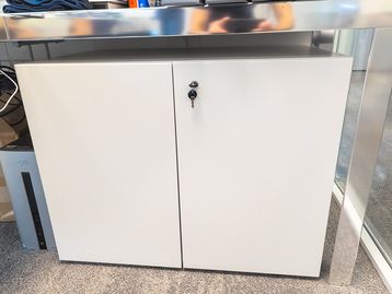 <b>*REDUCED* </b>Used double door cupboard with shelf