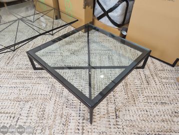 Used 900mm Knoll Krusin glass coffee table 