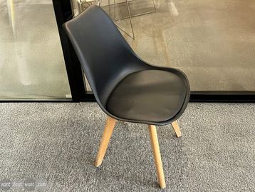 Used chair with wooden legs 