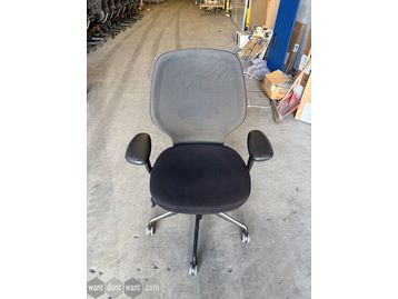 Refurbished Orangebox Ara chair 
