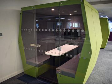 Refurbished JDD Bill Den 6 Seater Roofed Office Booth With Door