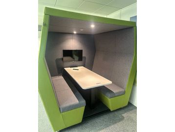 Refurbished JDD Bill Den 6 Seater Roofed Office Booth in green
