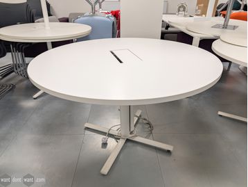 Used 1200mm circular table with power