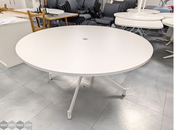 Used 1500mm Sven circular table with central port