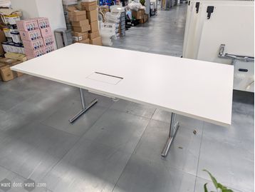 Used 2000mm Howe flip-top table with power