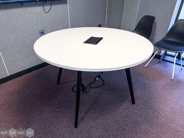 Used 1000mm white circular table with power