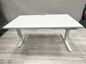 Used Vehyl Workmeet 1400mm sit stand desk