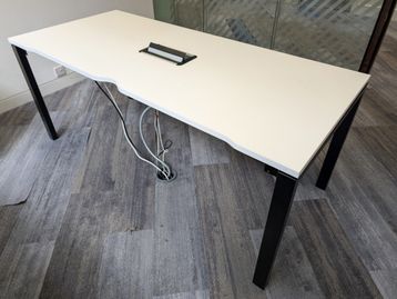 Used 1800mm table with scalloped top