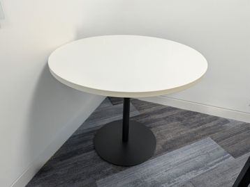 Used 900mm white circular table