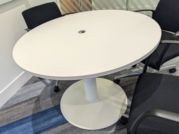 Used 1000mm circular table with central port