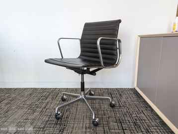 Used ICF Charles Eames meeting chair on castors