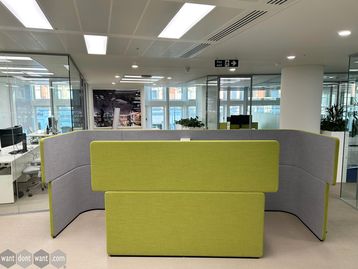 Used Bene green/grey booth