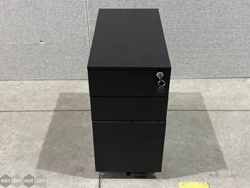 Used black pedestal