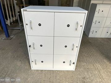 Used Triumph 6-door lockers in white