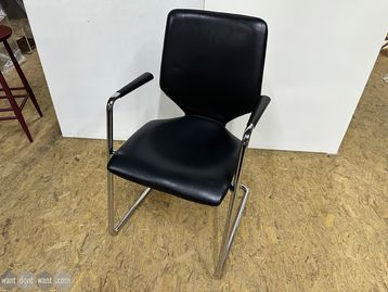 Used Sven leather meeting chair