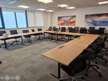 Used 1600mm flip-top table 