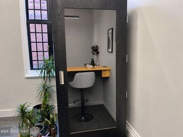 Used Meavo Soho acoustic pod 