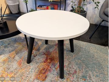 Used 560mm white table