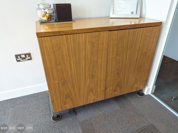 Used 1000mm 2-door credenza 