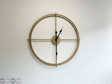 Used wall clock 